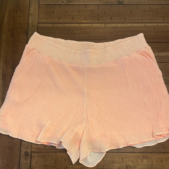 5 Inch Textured Gauze High-Rise Short - Picture 5 of 7